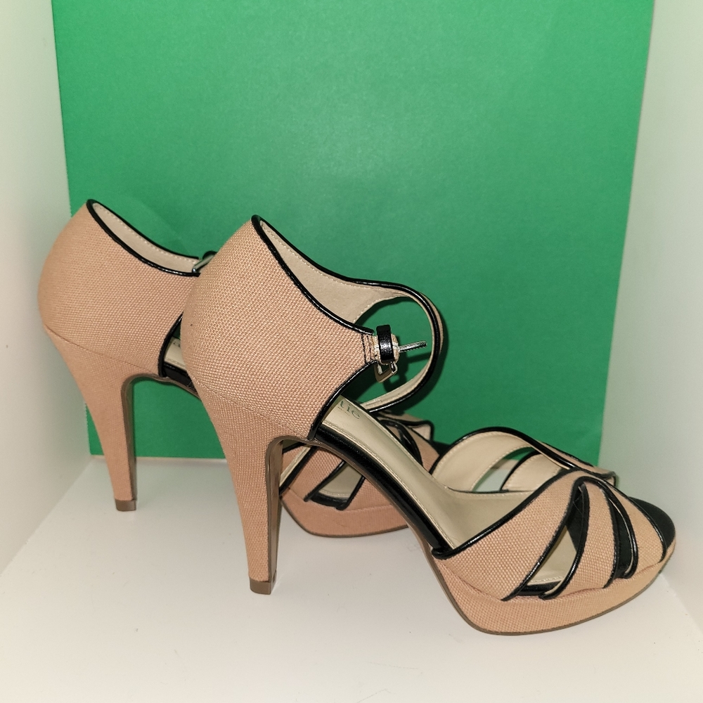 NWOT Kelly & Katie Heels